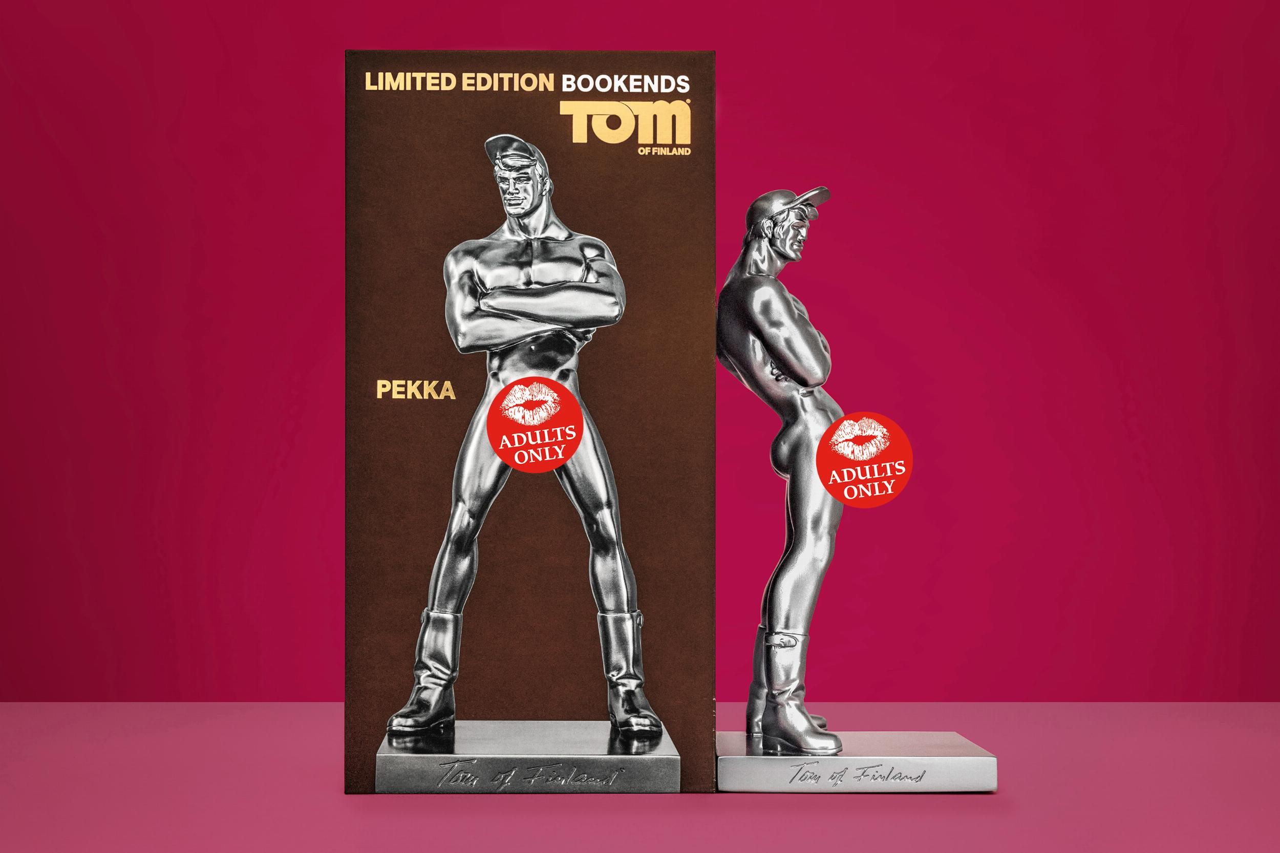 SUJETALIBROS TOM OF FINLAND BOOKEND PEKKA – Plastic Books