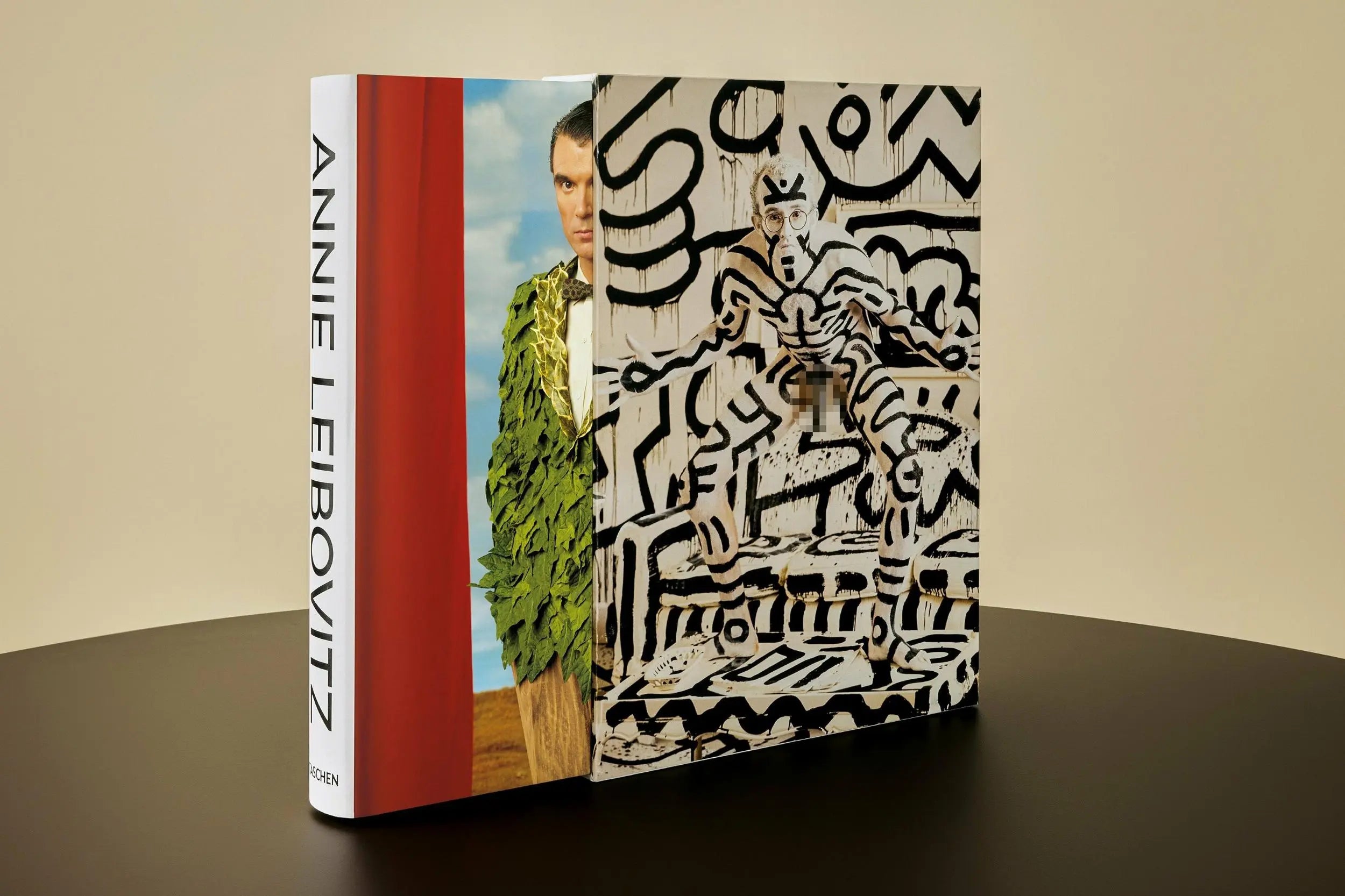 Annie Leibovitz – Plastic Books
